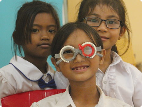 group of kids examined for glasses